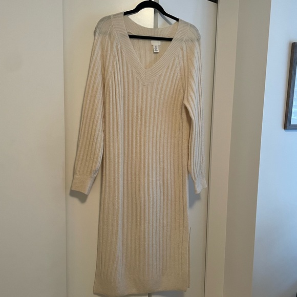 COPY - H&M sweater dress - Picture 1 of 4